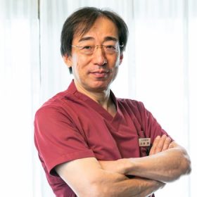 スマイルライン歯科・福岡矯正歯科 博多のインプラント相談を担当する歯科医師